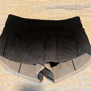 Lululemon Speed Up Low-Rise Short 2.5”- Size 4